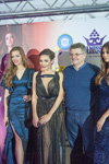 Участницы конкурса "Мисс Украина" помогли художникам написать картину