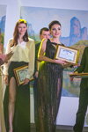 Участницы конкурса "Мисс Украина" помогли художникам написать картину