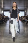 Паказ A.KIRA design — Lviv Fashion Week AW17/18 (нарады і вобразы: белыя штаны)