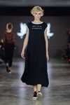 Показ Yaroshchyk — Lviv Fashion Week AW17/18 (наряды и образы: чёрное платье миди)
