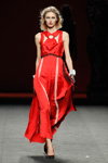 Pokaz Ion Fiz — MBFW Madrid FW17/18 (ubrania i obraz: sukienka czerwona)