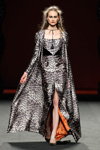 Anna Roos van Wijngaarden. Ion Fiz show — MBFW Madrid FW17/18 (looks: black and whiteevening dress with leopard print with slit)