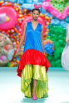 Келиана Сантос. Показ Ágatha Ruiz de la Prada — MBFW Madrid SS18 (наряды и образы: разноцветное платье)