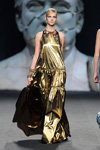 Показ Ana Locking — MBFW Madrid SS18 (наряды и образы: золотое вечернее платье)