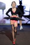 Andrés Sardá show — MBFW Madrid SS18 (looks: black tutu, red pumps, pink briefs, black nylon stockings)
