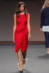 Pokaz Ángel Schlesser — MBFW Madrid SS18 (ubrania i obraz: sukienka czerwona)