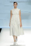 Pokaz Devota & Lomba — MBFW Madrid SS18 (ubrania i obraz: sukienka biała)