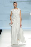 Pokaz Devota & Lomba — MBFW Madrid SS18 (ubrania i obraz: sukienka biała, torebka biała)
