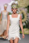 Francis Montesinos show — MBFW Madrid SS18 (looks: white mini fringe dress)