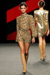 Claudia Martin. Teresa Helbig show — MBFW Madrid SS18 (looks: brown mini dress with leopard print, sand boots)
