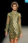 Люсия Лопес. Показ Teresa Helbig — MBFW Madrid SS18 (наряды и образы: зеленое платье-рубашка)