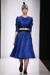 Pokaz DIMANEU — MBFWRussia fw17/18 (ubrania i obraz: sukienka z siatki niebieska, rajstopy czarne)