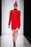 Modenschau von DIMANEU — MBFWRussia fw17/18 (Looks: rotes Mini Kleid)