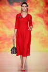 Pokaz Ksenia Knyazeva — MBFWRussia fw17/18 (ubrania i obraz: sukienka czerwona, półbuty czerwone)