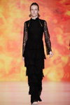 Pokaz Ksenia Knyazeva — MBFWRussia fw17/18 (ubrania i obraz: suknia wieczorowa czarna)