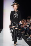 Yulia Kosyak show — MBFWRussia fw17/18 (looks: black leather leg warmers, black jumper)
