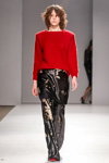 Dafna May show — Mercedes-Benz Kiev Fashion Days FW17/18 (looks: red jumper, black trousers, red pumps)