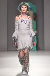 Pokaz Monstra — Mercedes-Benz Kiev Fashion Days FW17/18 (ubrania i obraz: sukienka szara)