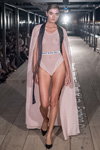 Alina Baikova. Modenschau von Anna K — Mercedes-Benz Kiev Fashion Days SS18 (Looks: rosaner transparenter Body)