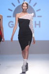 Modenschau von GIBSH — Mercedes-Benz Kiev Fashion Days SS18 (Looks: schwarz-weißes Kleid, weiße Baumwollsocken, graue Sneakers)