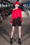 Merel van Glabbeek show — Mercedes-Benz Kiev Fashion Days SS18 (looks: red hat, red blouse, brown shorts, black ankle boots)