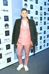 Mitya Fomin. Valentin Yudashkin. Guests — Moscow Fashion Week FW2017/18 (looks: grey coat, pink men's suit)