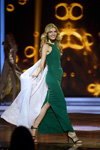 Мисс Словакия 2017 (наряды и образы: зеленое вечернее платье, чёрные босоножки)