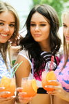 BACKSTAGE POOL PARTY with Miss Ukraine (Personen: Valeriya Mykhaylova, Anastasiya Pshenychna)