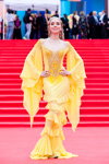 Алёна Чехова. Церемония закрытия — ММКФ 2017 (наряды и образы: желтое вечернее платье)