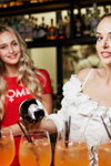 Учасниці "Міс Україна 2017" попрацювали в барі