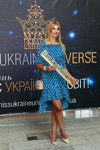 Casting — Miss Universe Ukraine 2017 (Looks: blaues Kleid mit Tupfen)