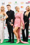 Eröffnung — Muz-TV Verleihung 2017 (Personen: Valeriya, Anna Shulgina, Alena Shishkova)