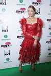 Ksenia Sobchak. Ganadores y invitados — Premio Muz-TV 2017 (looks: vestido de cóctel rojo)