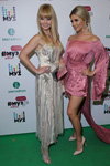Valeriya and Anna Shulgina. Winners and guests — Muz-TV Music Awards 2017 (looks: whiteevening dress, pinkcocktail dress)