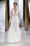 Pokaz Kaviar Gauche — Paris Fashion Week (Women) ss18 (ubrania i obraz: suknia ślubna biała)