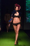 Pokaz Amoralle — Riga Fashion Week AW17/18 (ubrania i obraz: biustonosz czarny, figi czarne)