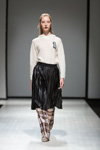 Pokaz Anna LED — Riga Fashion Week AW17/18 (ubrania i obraz: bluza z kapturem biała, spódnica czarna)