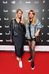 Гости — Riga Fashion Week AW17/18 (наряды и образы: чёрное платье, чёрная кожаная косуха, голубая джинсовая куртка, чёрная юбка мини, чёрные прозрачные колготки со звёздами)