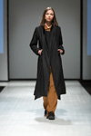 Pokaz Lilija Larionova — Riga Fashion Week AW17/18 (ubrania i obraz: płaszcz czarny)