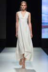 Modenschau von Dace Bahmann — Riga Fashion Week SS18 (Looks: weißes Kleid)