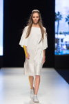 Modenschau von Natālija Jansone — Riga Fashion Week SS18 (Looks: weißes Kleid)