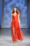 Pokaz Tatiana Timofeeva — Ukrainian Fashion Week FW2017/18 (ubrania i obraz: sukienka czerwona)