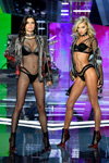 Sara Sampaio und Elsa Hosk. PUNK ANGEL — Victoria's Secret Fashion Show 2017