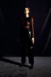 Лукбук Carmen March AW2017 (наряды и образы: чёрный прозрачный джемпер в горошек, чёрные кожаные брюки, чёрные шпильки)