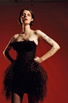 Лукбук Carmen March AW2017 (наряды и образы: чёрное коктейльное платье в горошек)
