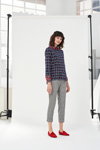 Esprit AW17 lookbook (looks: grey trousers, red pumps)
