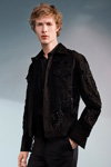 Лукбук H&M Conscious Exclusive 2017 (наряди й образи: чорна сорочка, чорні штани, чорна куртка)