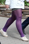 Уличная мода Гомеля. Холодный май (наряды и образы: фиолетовые колготки, белые туфли)