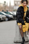 Уличная мода. 03/2017 — MBFWRussia fw17/18 (наряды и образы: чёрная стёганая куртка, чёрные колготки в крупную сетку)
