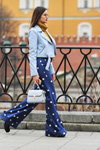 Уличная мода. 03/2017 — MBFWRussia fw17/18 (наряды и образы: голубая кожаная косуха, синие брюки, голубая сумка)